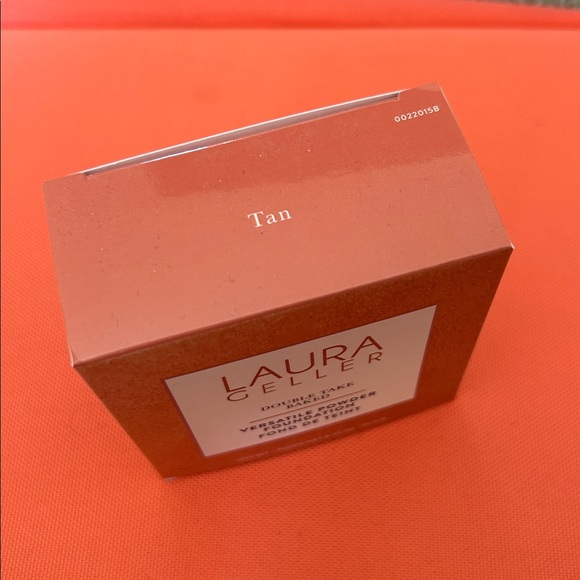 Laura Geller Powder Foundation - Picture 2 of 2